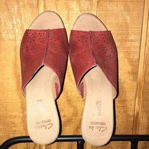 Clark’s strapless slip on sandals - RED! Size 7.5